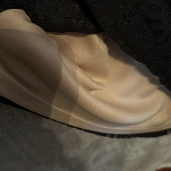 Amazing lace dress by forever 21 - Picture 4 of 11